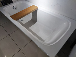Ванна из материала Flight Elite 170х75 см, с ножками и сиденьем для ванны, выставочный образец, Jacob Delafon